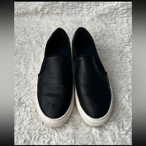 UGG Womens Black Leather Slip On Casual Sneaker Shoes Size 6.5 Gently Used